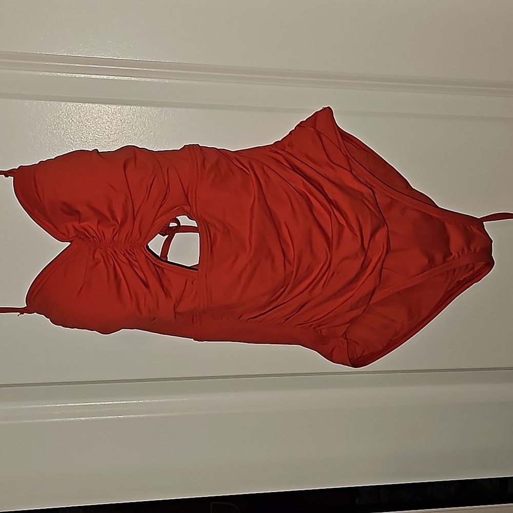 Tommy Bahama Bandana Paprika Bandeau One-Piece Swimsuit Size 4 Ruched Cut Out